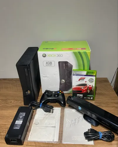 Xbox 360 Slim 4GB Desbloqueado