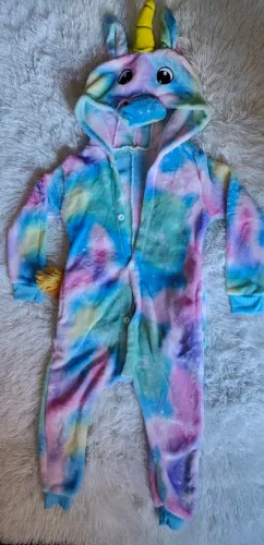 Pijama, fantasia unicórnio 4/5 anos 70,00