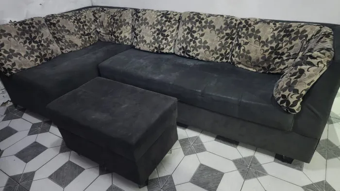 6- Sofá em L grande (3 e 2 lugares) + Puf grande<br>R$550,00
