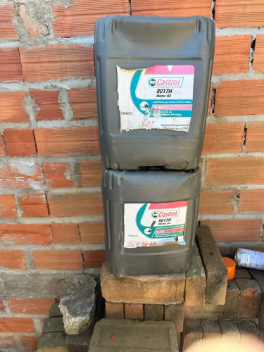 Óleo 2T pra ferramentas a gasolina tenho 2 galão de 20L