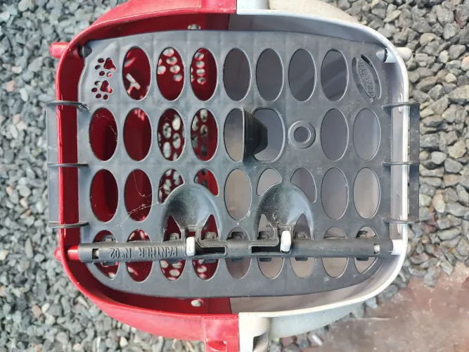 Vendo caixa para transportar cachorro pequeno semi nova