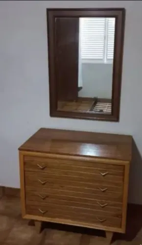 Cômoda antiga