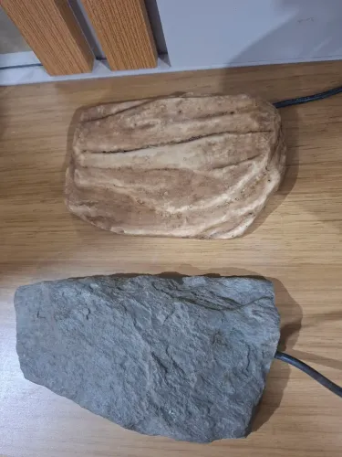 Pedra aquecida e lâmpada de cerâmica