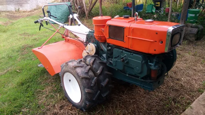 Tobatta 14 cv com enxada rotativa e rodado duplo