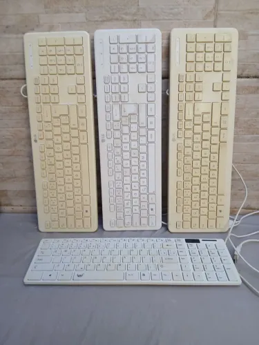 Teclados (03) LG modelo KB25 usado