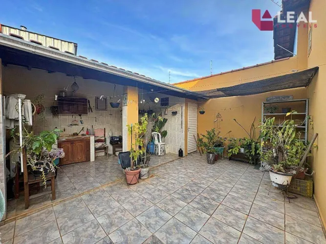 Casa com 3 dormitórios à venda, 119 m² por R$ 420.000,00 - Árvore Grande - Pouso Alegre/MG