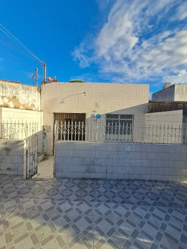 Ref.449 (G) Casa (com quintal) vende-se no bairro 18 do Forte, nas prox. da Av. Visconde d