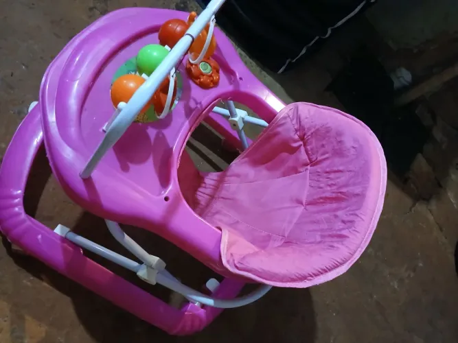 Andador e bebê conforto 