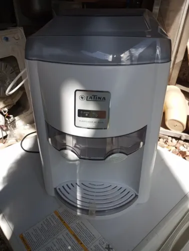 Purificador resfriador de água eletronico usado ótimo, bivolt