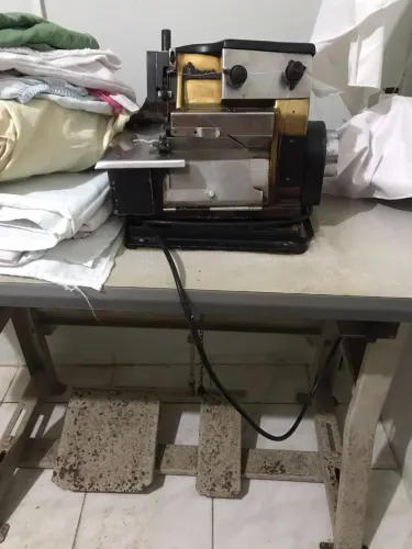 2 máquinas de costura ?