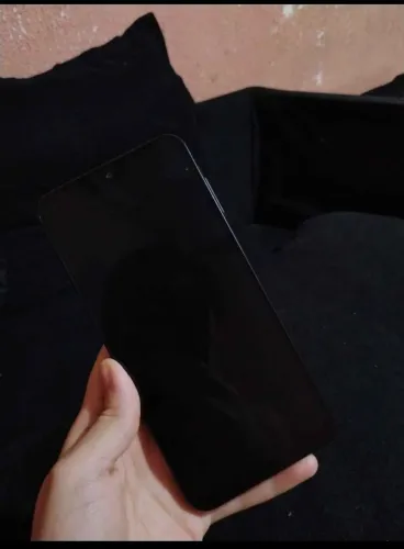 Vendo celular seminovo um fio de trincado na tela mas não interfere no uso