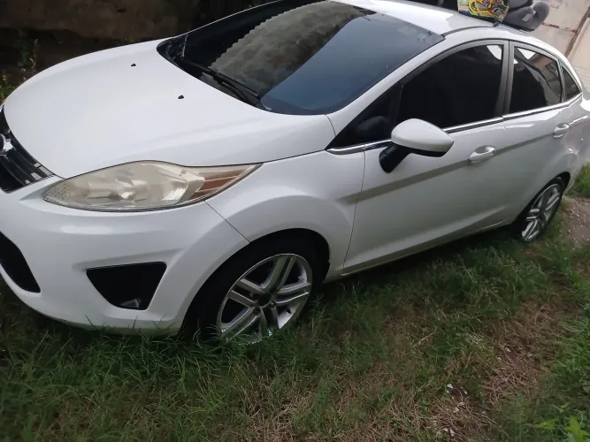 Ford Fiesta Sedan SE 1.6 16V Flex 4P 2013
