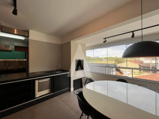 Apartamento climatizado e semimobiliado, 2 quartos (1 suíte), sala ampla. Costa e Silva, J