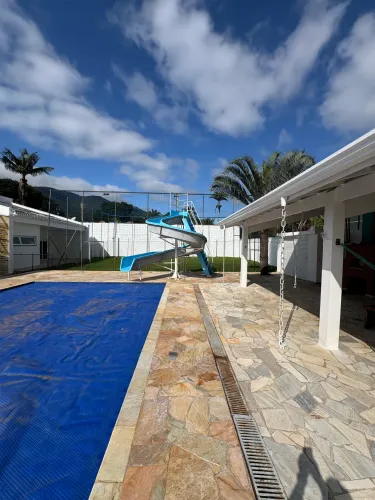 Escorregador de piscina / tobogã