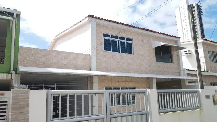 Vendo ou alugo casa com 140 M2, 03 Qtos. DCE Brisa Mar.