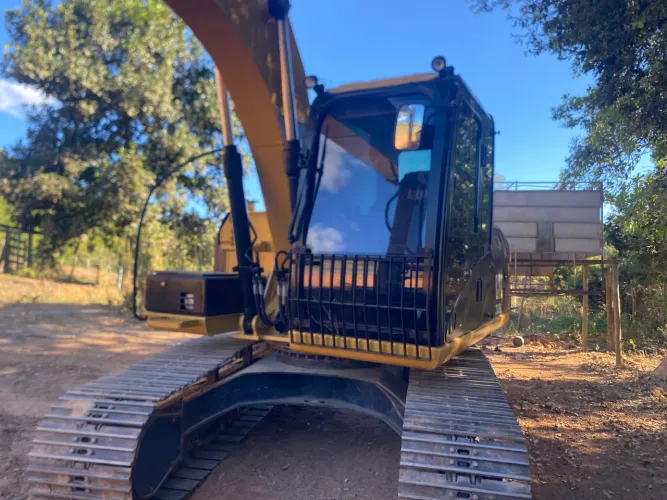 Vendo conjunto completo Caminhão mais escavadeira hidráulica