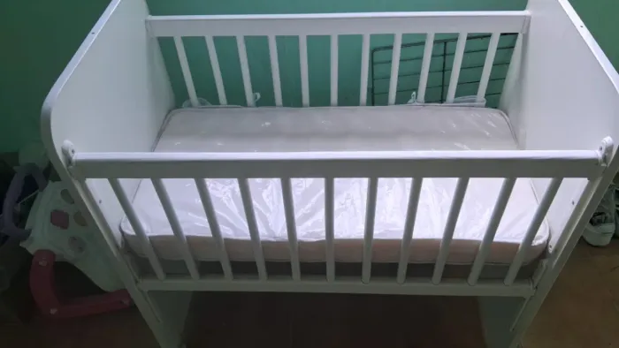 Vendo mine berço (vai com o colchão)