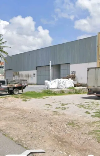 ALUGO TRÊS GALPÕES JUNTOS COM 2100M2