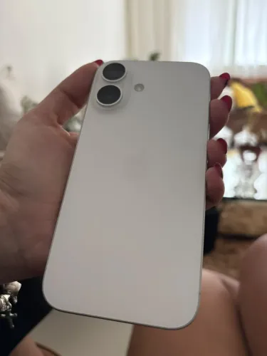 iPhone 16 