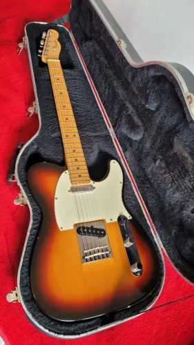 Guitarra Fender Telecaster American Standard com Case