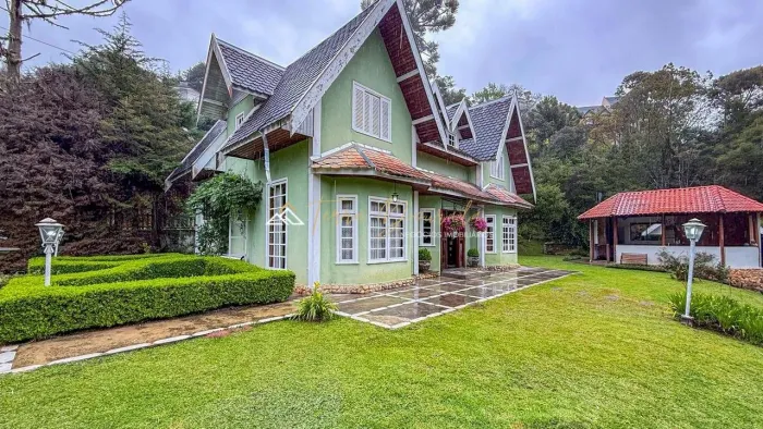 Casa em condomínio no Jardim Embaixador