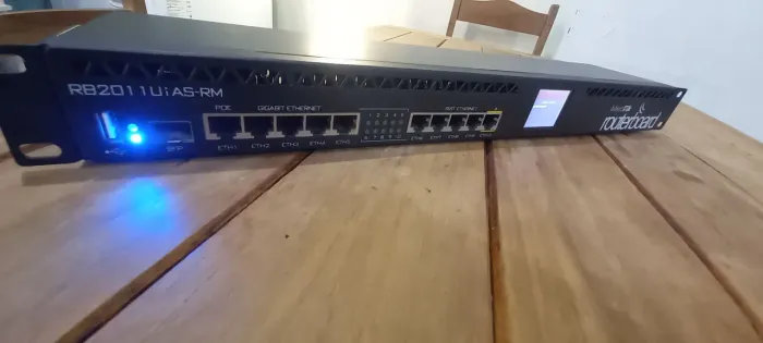 Roteador Mikrotik RB2011UiAS-RM Routerboard