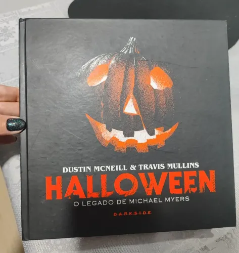 Livro Halloween + Máscara 