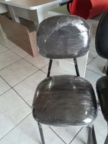 cadeira preta fixa - frete grátis