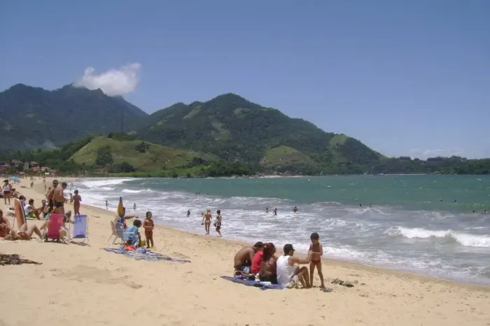 Cantagalo em frente a praia Garatucaia - Angra dos Reis - RJ