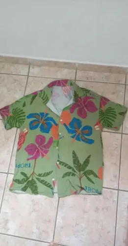 Vendo as três por 60,00 reais. Ideal para carnaval. Tamanho M
