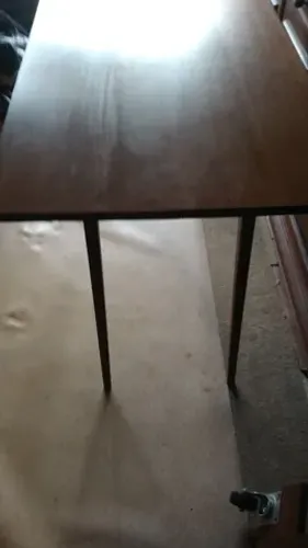 Mesa em pés palito anos 1950 em peroba do campo