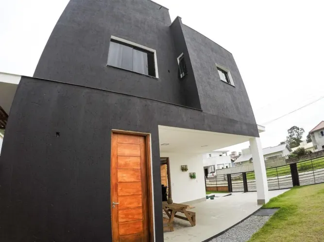 À venda | Condomínio Fechado, Piscina Privativa, 240 m², 4 quartos e 2 vagas - Canasvieira
