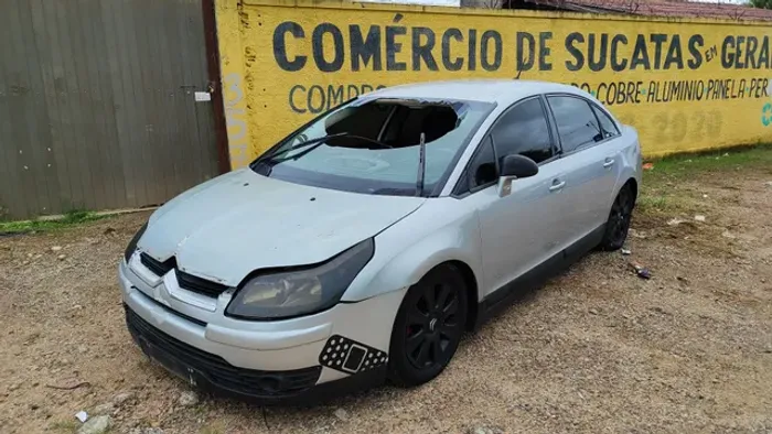 Sucata Citroen C4 retirada de peças 2.0 automático