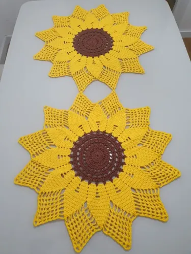 Caminho de mesa- flores amarelas   