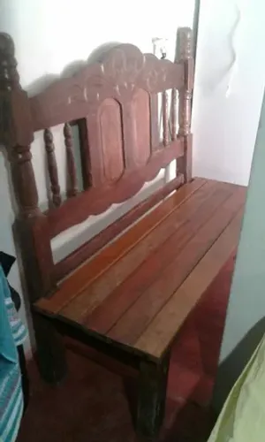 Banco artesanal fabricado.com madeira reciclada