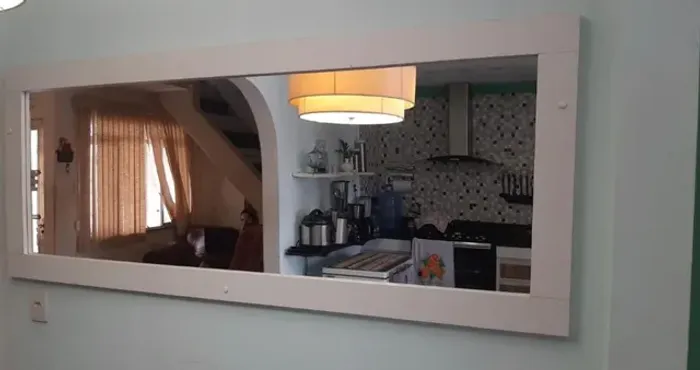 Painel Espelho Grande Moldura de Madeira.