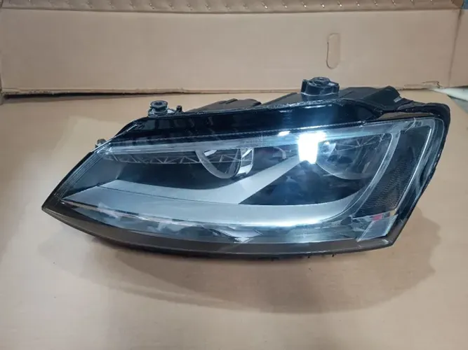 Farol Jetta 2011 a 2015