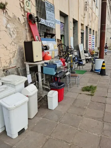 Latas de lixo em plástico e diversos tamanhos (consulte a de seu interesse)