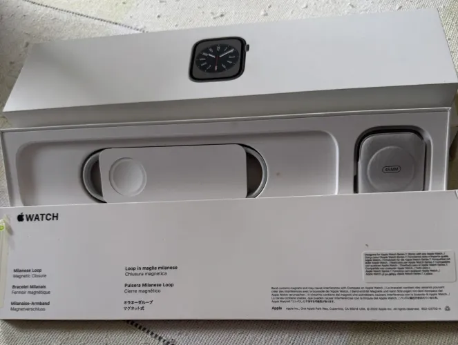Apple Watch Series 8. 45mm. Aço inoxidável.