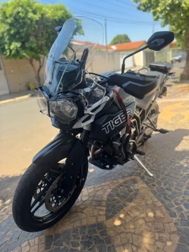 ? VENDE-SE / TROCA-SE ?