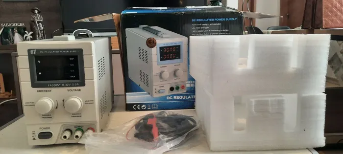 Fonte de Alimentação Digital África Fa-3005t