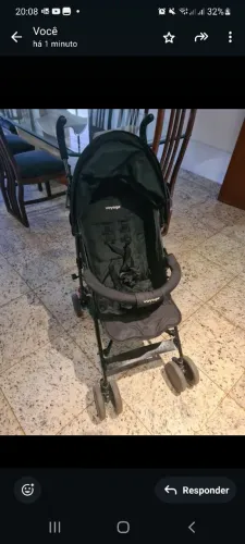 Carrinho de bebê Guarda chuva.  Marca voyage 