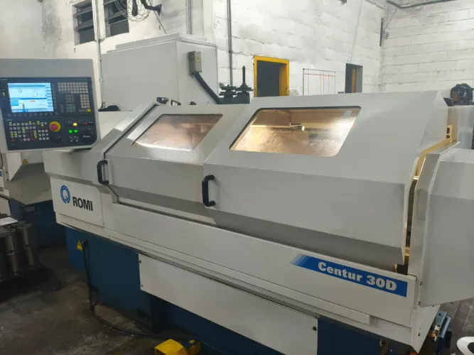 TORNO CNC ROMI CENTUR 30D HIDRÁULICO 