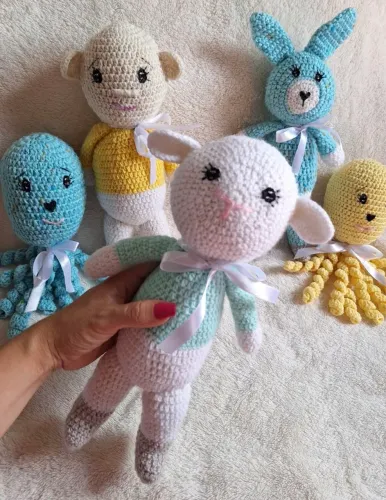 Amigurumi bichinho em crochê 