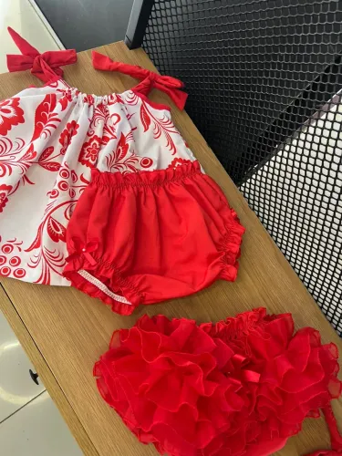 Conjunto Infantil Blusinha Floral e Calcinha bunda rica com Babados
