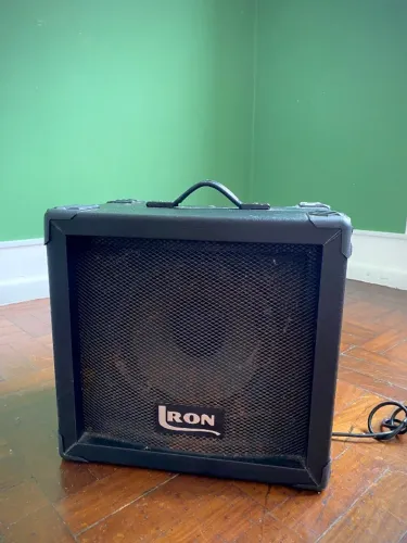 Amplificador de Baixo Iron 100 CB - 50W RMS