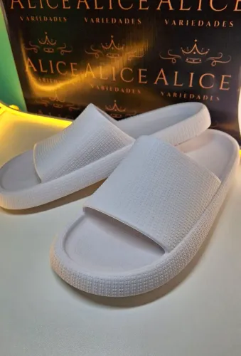 Chinelo nuvem slides 