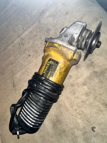 Lixadeira pequena Stanley 127v usada funcionando perfeitamente