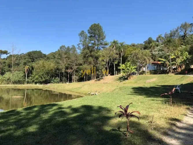 Chácara de 1.000M² em Itapevi com 10 dormitórios e 6 banheiros. À venda por R$ 1.990.000 C