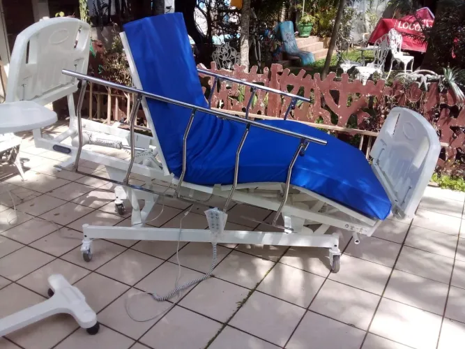 Cama hospitalar 8 articulações, poltrona. 